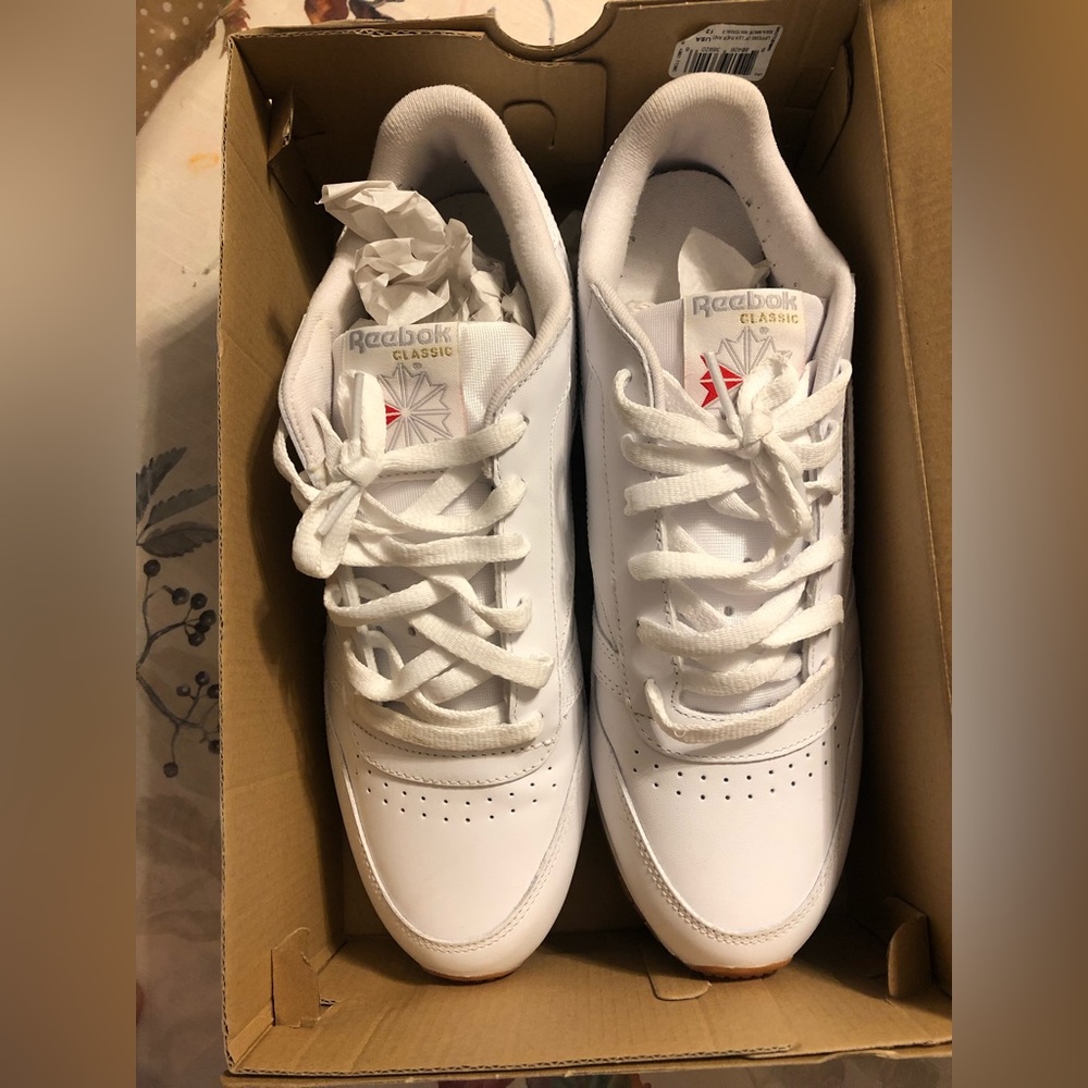 WOMEN’S Reebok Classic Size 12 White